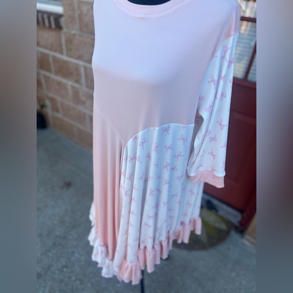 Pink & White Bow Top - Picture 2 of 4